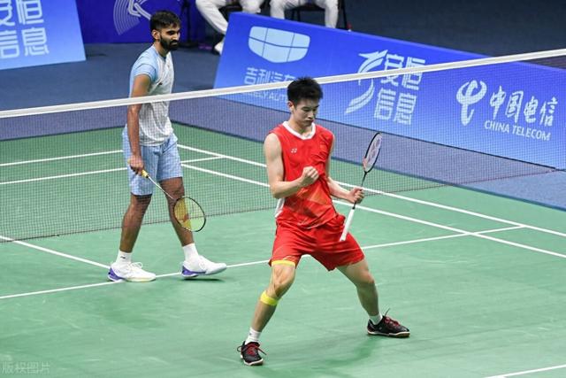 惊天逆转！中国羽毛球队3-2印度队获得男团金牌，全场高唱《逆战》